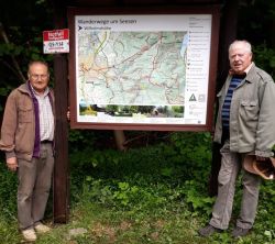 Neuaufstellung der Wanderkarte an der Wilhelmshöhe